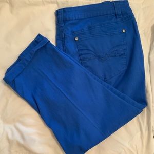 ND Weekend Bright Blue Capris